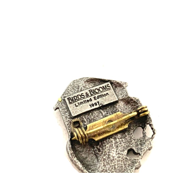Vintage Birds & Blooms Limited Edition Pin 1997 Small Pewter Birdhouse - Picture 3 of 4